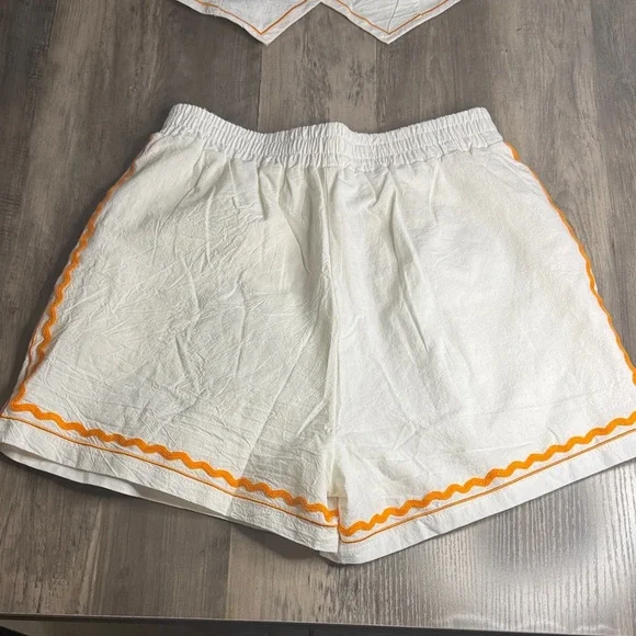 Cottagecore Festival White Short and Vest Set with Floral Embroidery - Picture 5 of 11